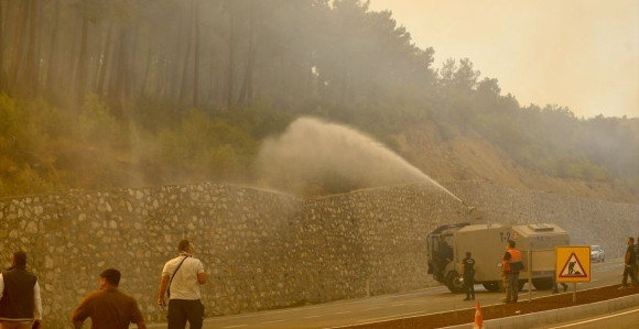 Šumske požare u Turskoj gasi 3.500 ljudi i 23 aviona