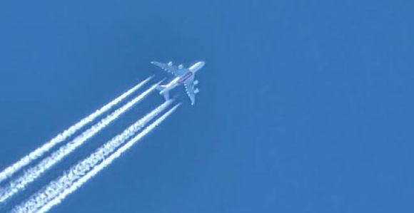 Grom udario u avion u kome je bilo 106 putnika na putu za Beč