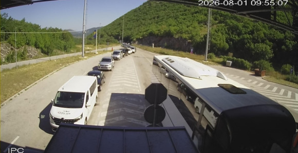 Vozači oprez: Gužva na većini puteva i graničnih prelaza