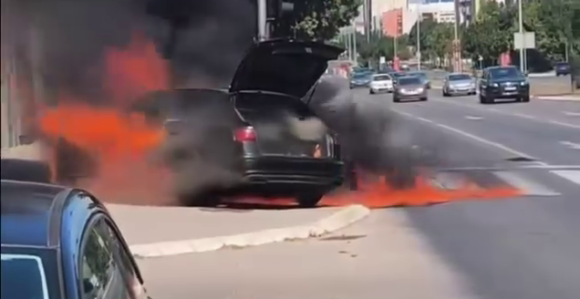 Gurović uletio u vatru i spasio čovjeka iz zapaljenog auta (VIDEO)