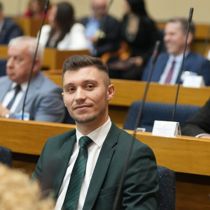 Kresojević najavio simboličnu izložbu - „Izložba palih bandera“