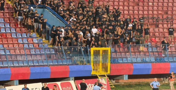 Prekinuta utakmica Borac-Velež, sjeverna tribina ispražnjena