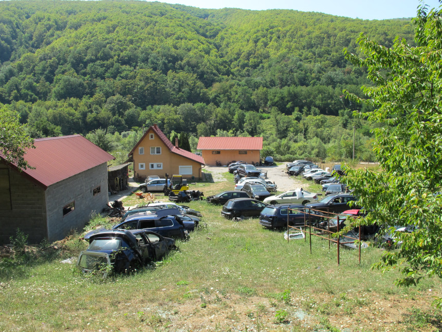 Policijska akcija u Foči: Oduzeto 11 vozila, ima uhapšenih