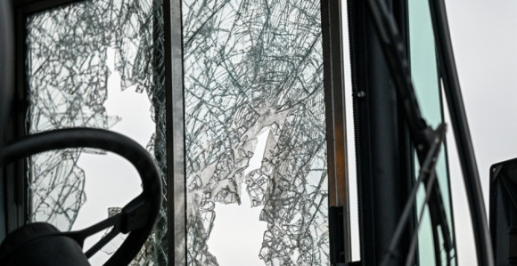 Nekoliko putnika stradalo u prevrtanju autobusa