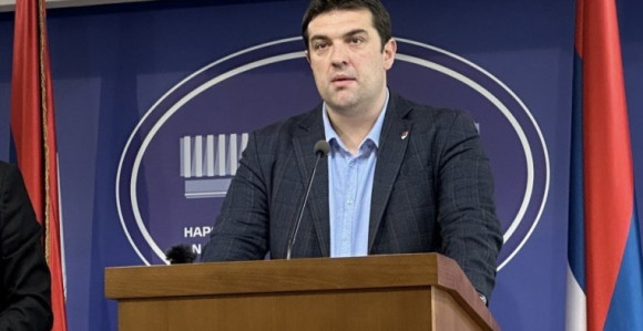 Berjan Dodiku: Možete se kititi brojkama, ali prazne klupe govore sve
