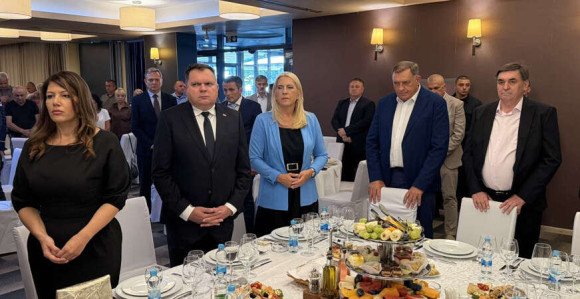 Slika govori više od hiljadu riječi: Laki je zabrinut?!