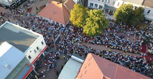 Video otkriva ono što SNSD skriva o tribini u Šamcu