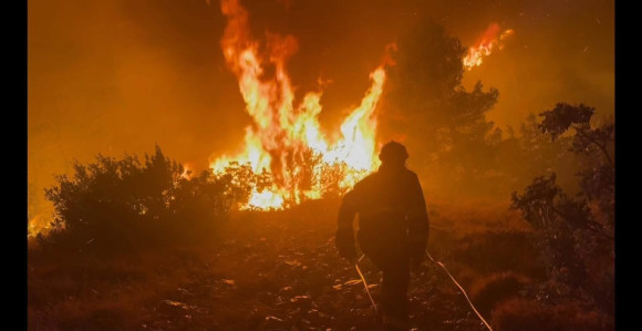 Jezivi prizori na Braču: Požar guta sve pred sobom