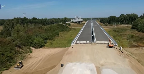 Dok Srbija ubrzano radi, sa druge strane Drine nerad i blokade