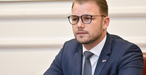 Snimanje ljudi po hodnicima i lažni portali jasne poruke - režim hvata panika od poraza