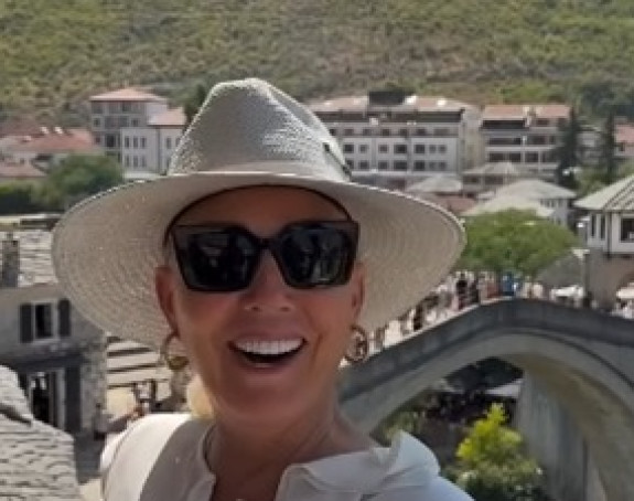 Brena u Mostaru: Uživala u slatkom zalogaju (FOTO)