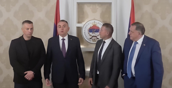 Minić daje orden Nešiću “za spašavanje Srpske od požara”!?