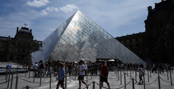 Studenti blokirali Luvr u znak podrške srednjoškolcima
