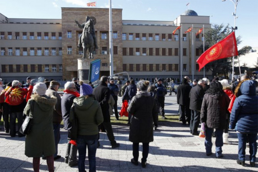 Због "Македоније" масовни протести
