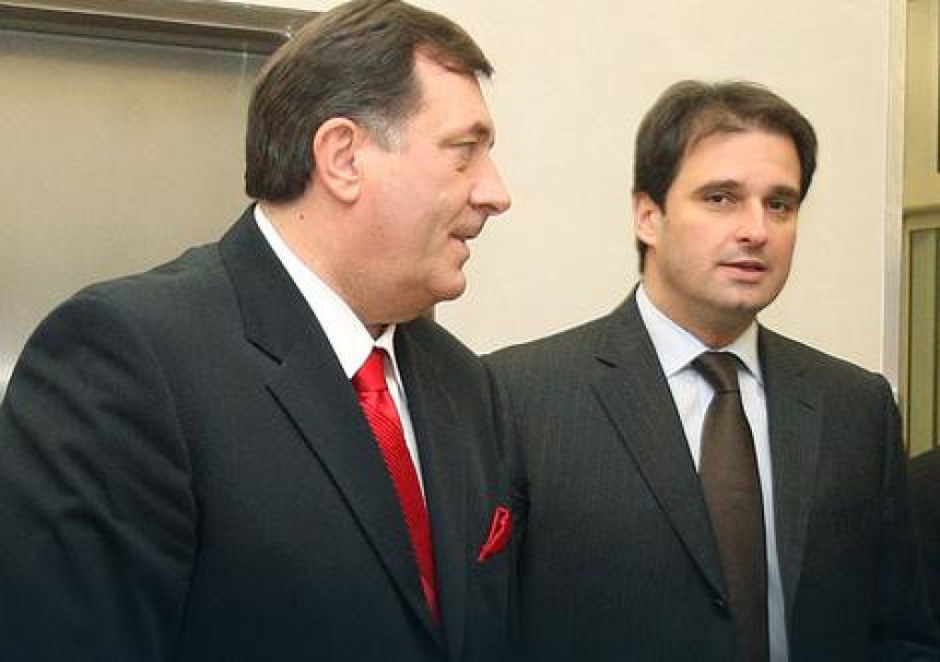 Vukota: Dodik je podijelio Srbe
