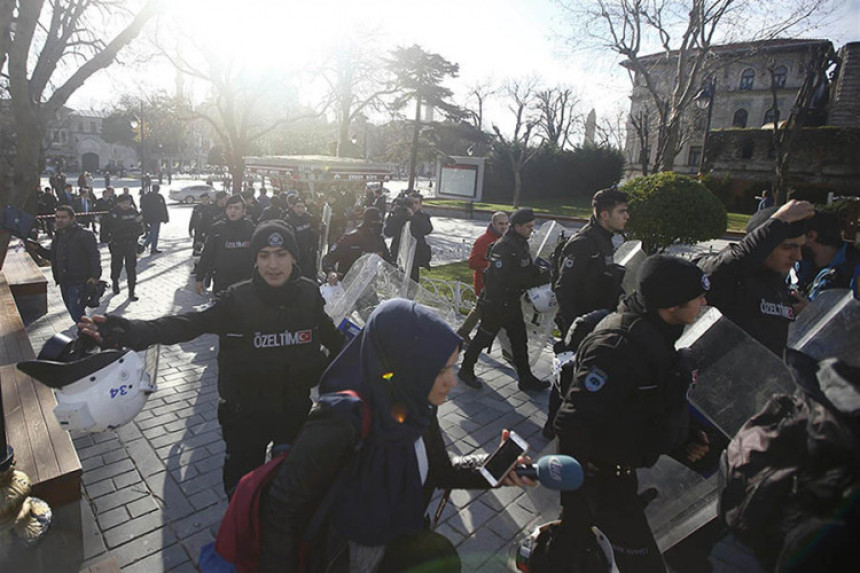 Racije u Istanbulu: Uhapšeno 35 lica