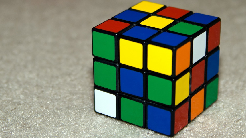 Колико је Рубику било потребно да ријеши Рубикову коцку?