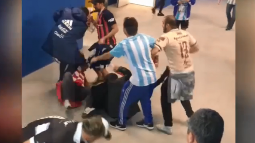 Видео: Бијесни Аргентинци тукли Хрвате на стадиону!
