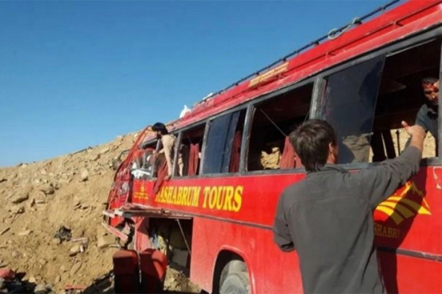 Autobus udario u brdo, poginule 22 osobe