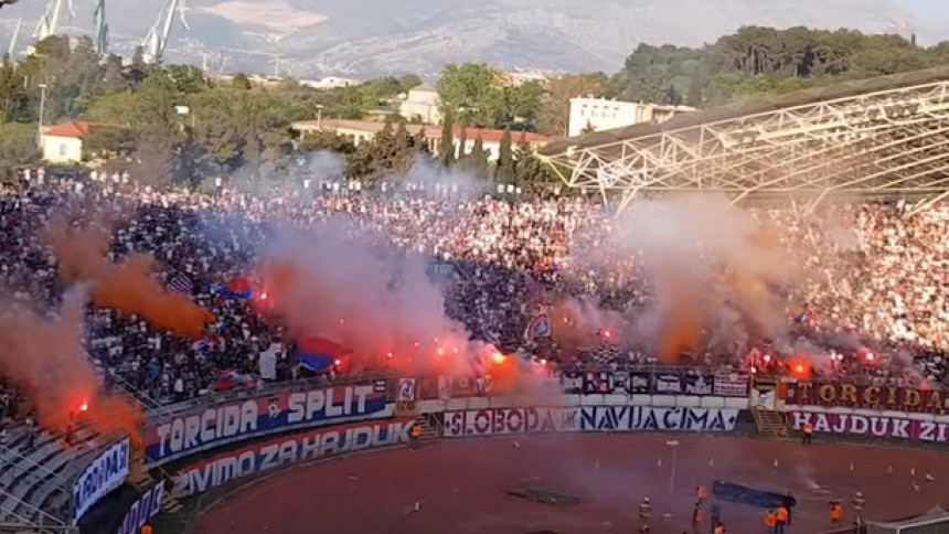 Video: Torcida tukla fudbalere svog Hajduka!