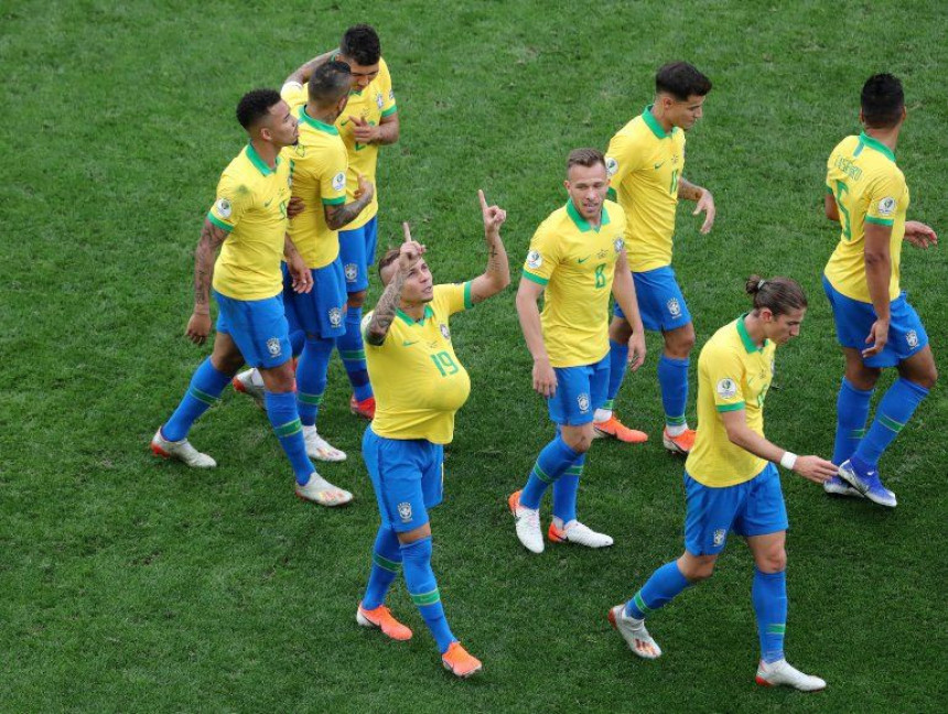 КА: Бразил разбио Перу и погурао Венецуелу ка 1/4-финалу