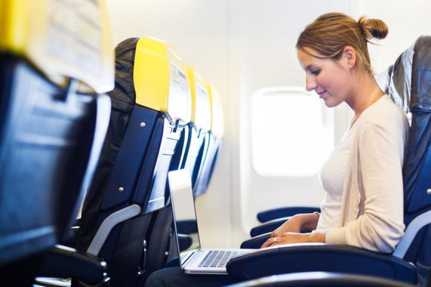 Да ли смијете да користите лаптоп у авиону?