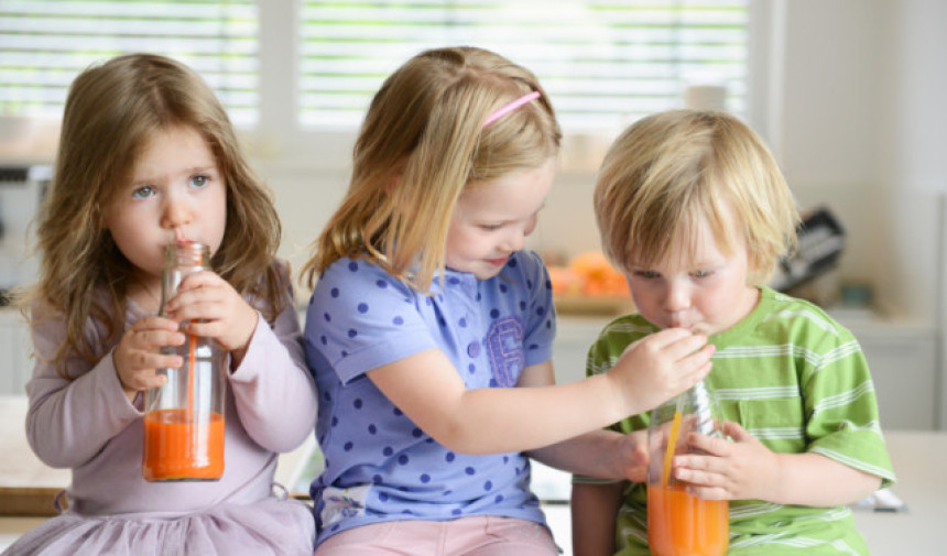 Да ли дјеци дајемо превише воћних сокова?