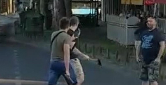 Tuča sjekirama usred dana!