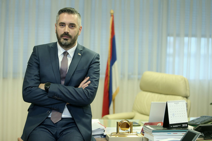 Гдје је стицао дипломе министар Срђан Рајчевић?! 