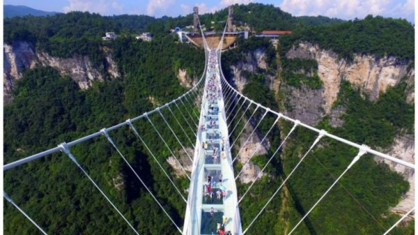 Najviši stakleni most na svijetu ponovo otvoren