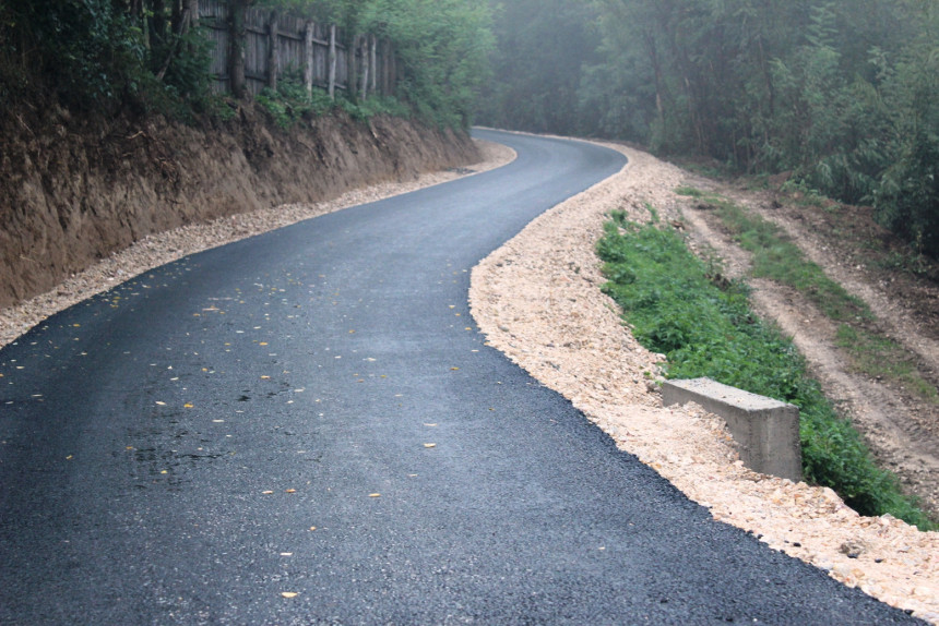 Угљевик: Нови асфалтни пут