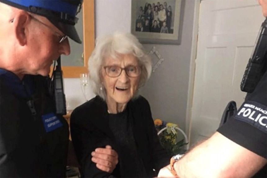 Policajci uhapsili baku po njenoj želji