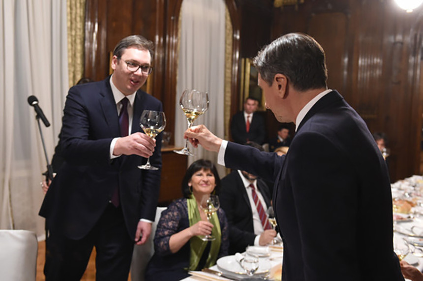 Vučić priredio večeru Pahoru