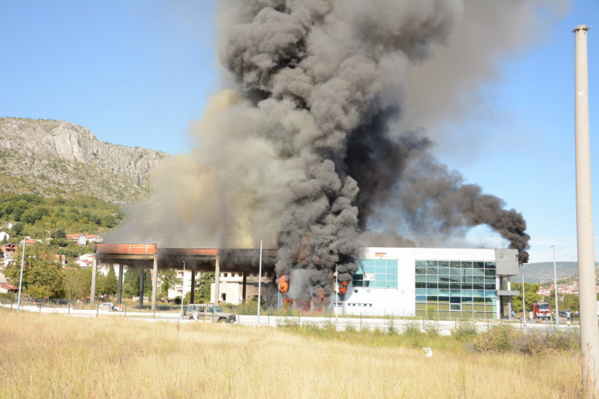 Велики пожар на згради џудо клуба у Мостару