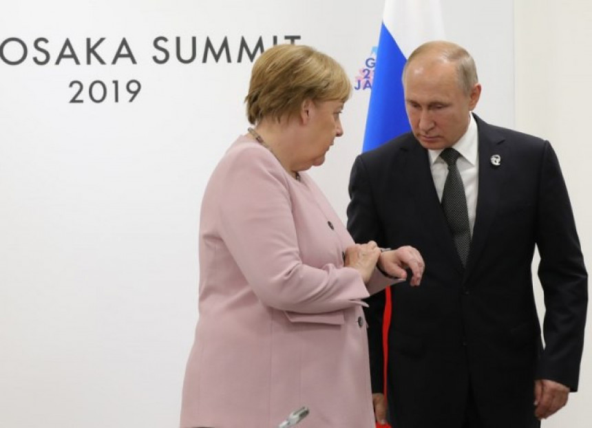Меркелова и Путин се договорили путем телефона