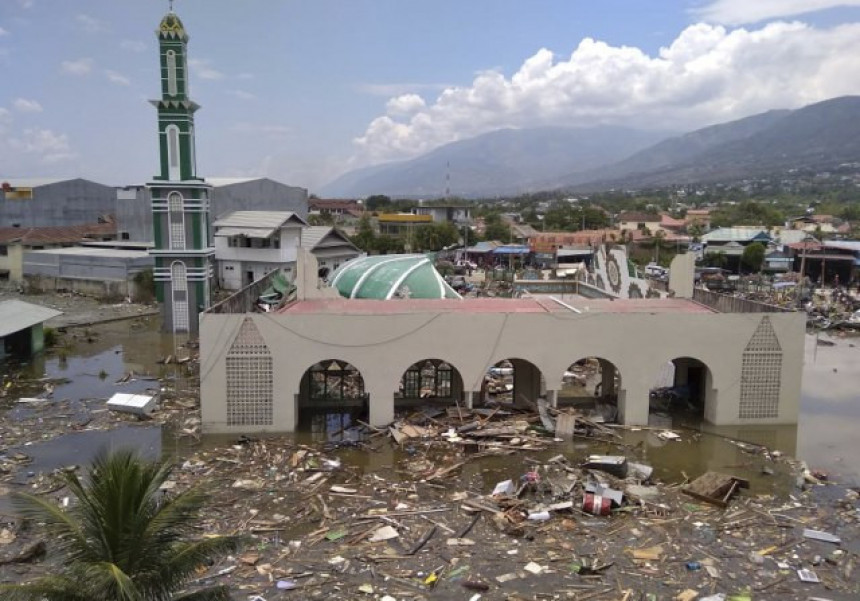 Najmanje 384 žrtve potresa 