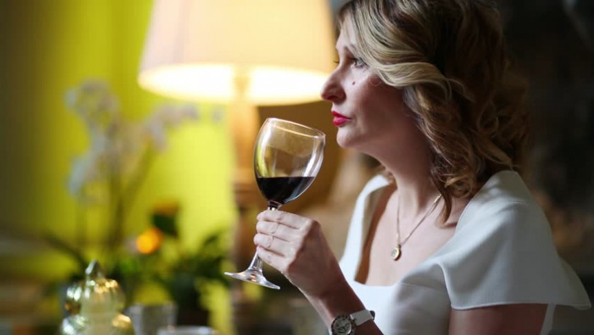 Конзумација црвеног вина повећава плодност код жена