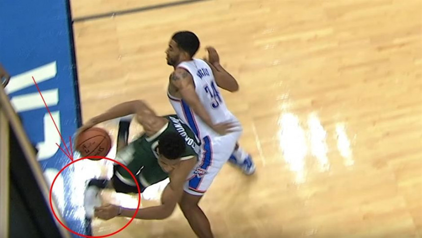 Video: Adetokunbo nagazio liniju, NBA mijenja pravila?